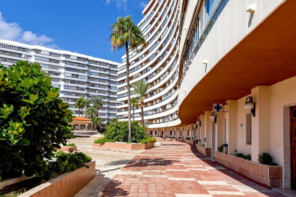 Florazar 2 Pool & Private Balcony Apartment in Ribera Baixa