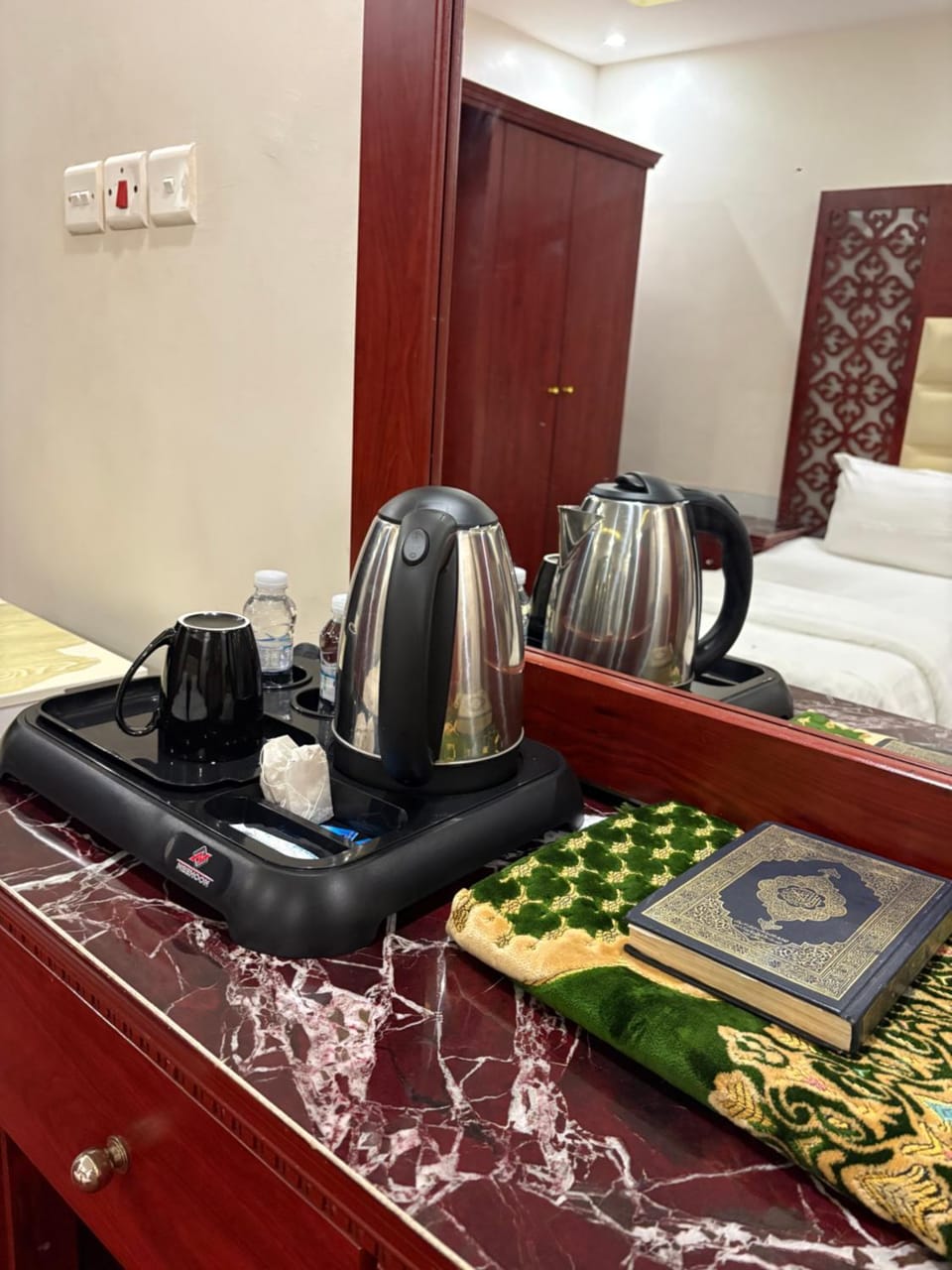 Coffee/tea facilities, Kitchen or kitchenette, Food and drinks, Bedroom, Food