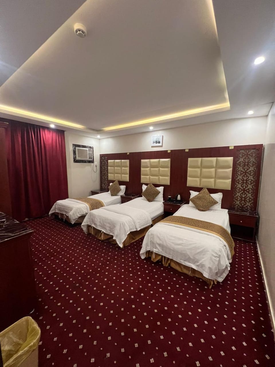 Bed, Photo of the whole room, Bedroom, air conditioner