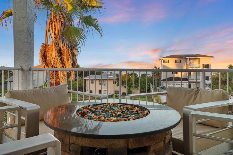 Aqua Vista l Beach Views I Pool Spa House in Butler Beach