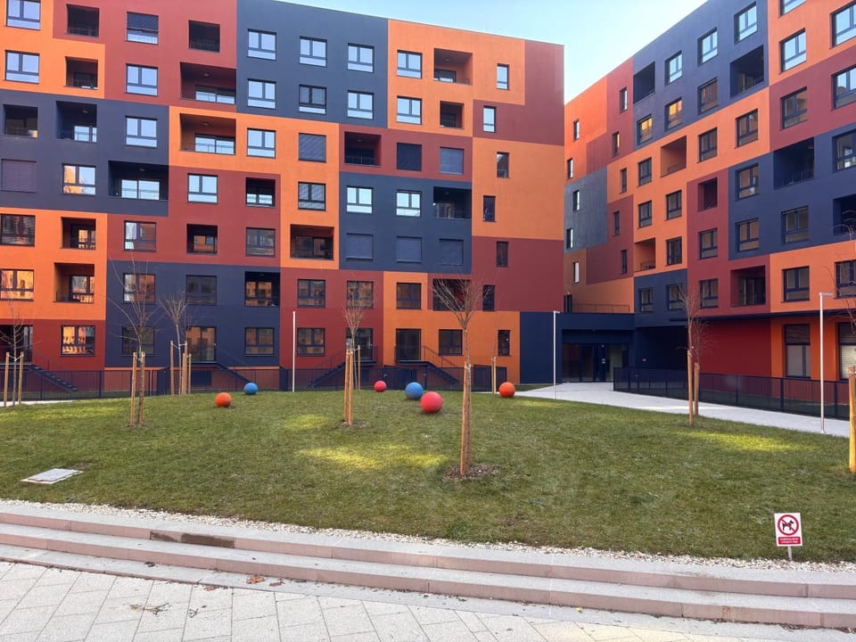 Property building, Day, Area and facilities, Inner courtyard view