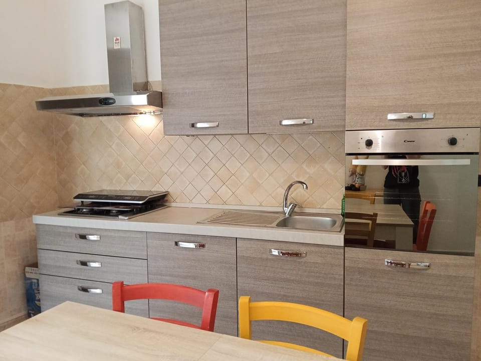 Kitchen or kitchenette, Dining area, pet friendly, stove