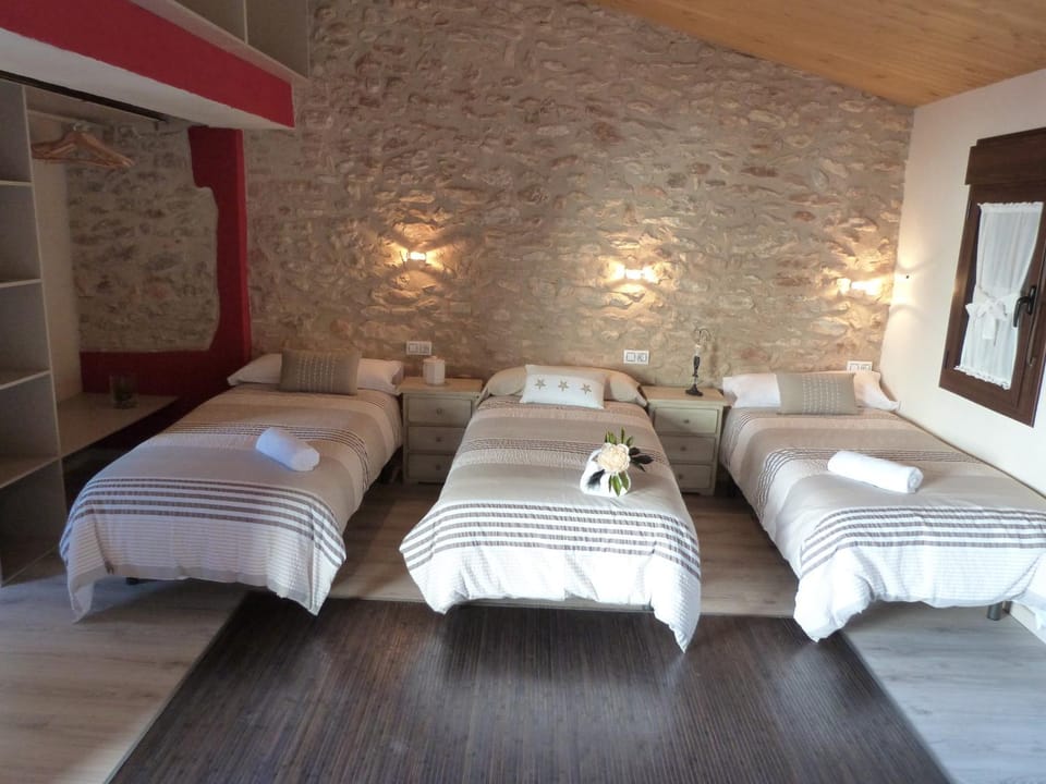 Spring, Bed, Night, Winter, Bedroom, Autumn, On site, group of guests, Family