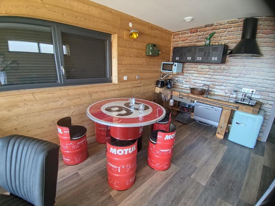 Mechanical cottage, old cars and bikes Apartment in Vosges