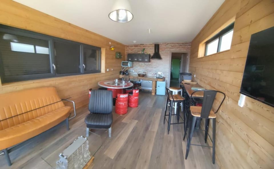 Mechanical cottage, old cars and bikes Apartment in Vosges