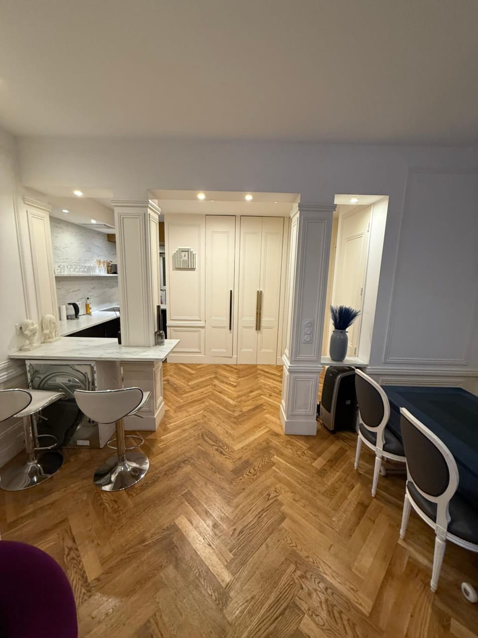 Seating area, Dining area