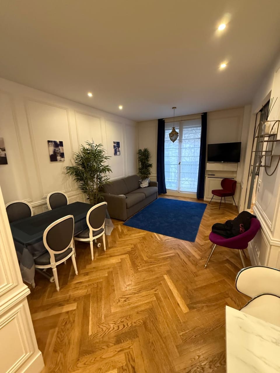 Living room, Seating area