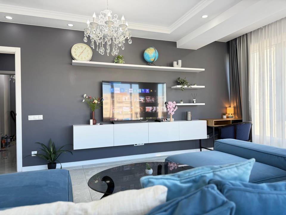 TV and multimedia, Living room, Evening entertainment