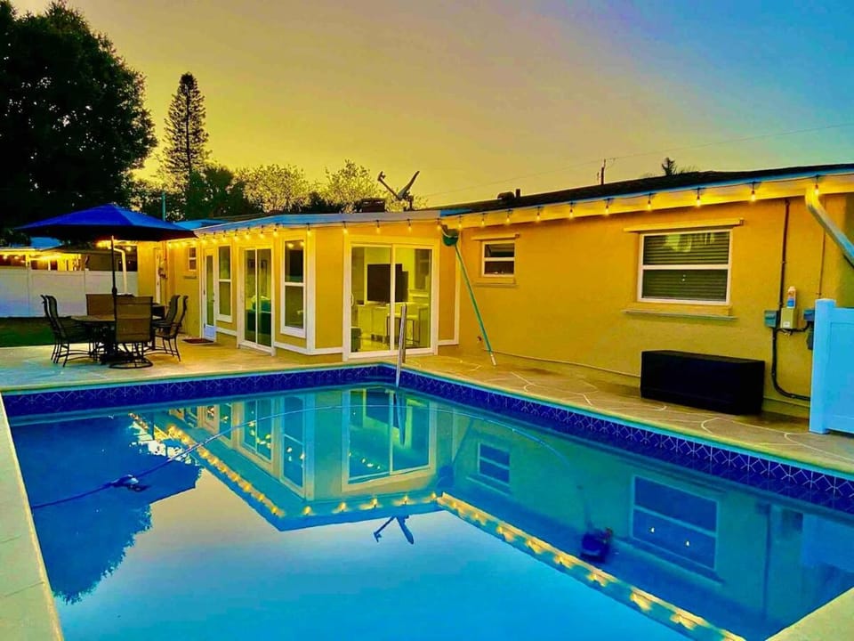 Sandpiper - Heated Pool - Minutes to Siesta Key House in Sarasota