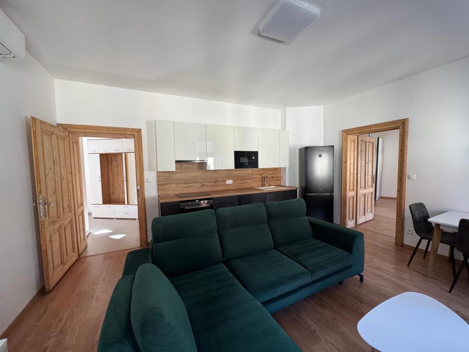 TV and multimedia, Kitchen or kitchenette, Living room, Seating area, Dining area, kitchen