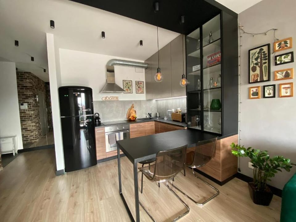 Kitchen or kitchenette, Living room, Dining area, oven