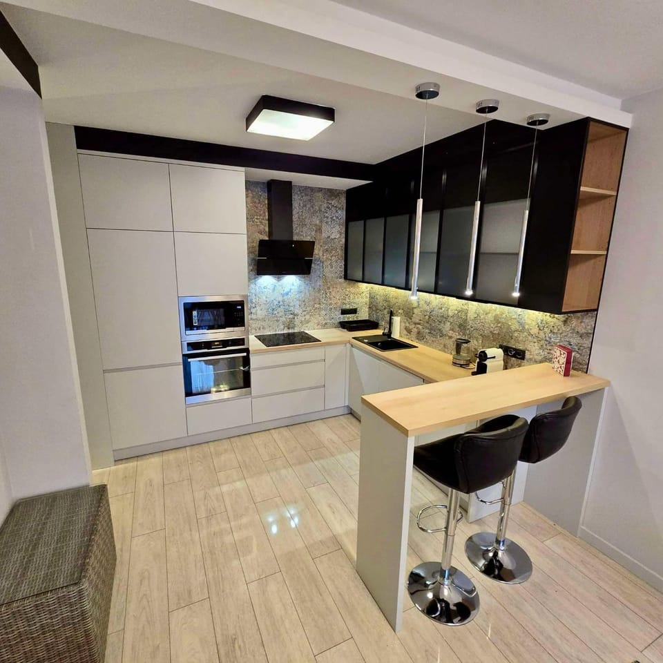Kitchen or kitchenette, Dining area, dishwasher, pet friendly, stove