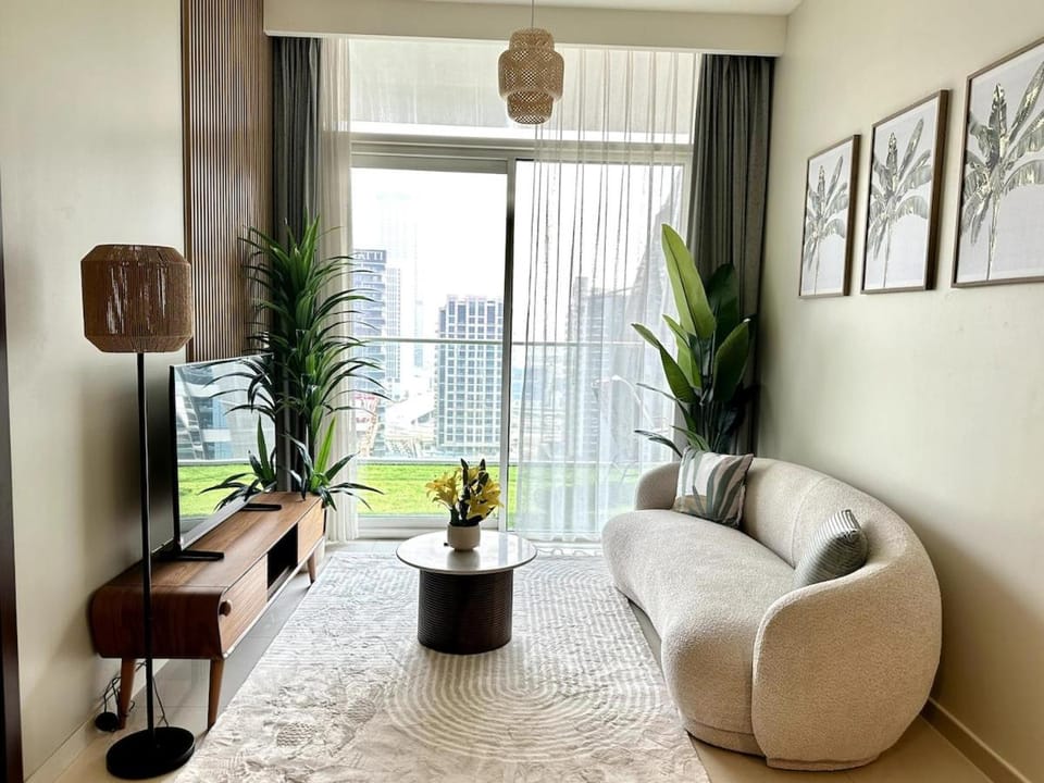Luxury 2BR with Dubai Canal View Near Burj Khalifa Apartment in Dubai