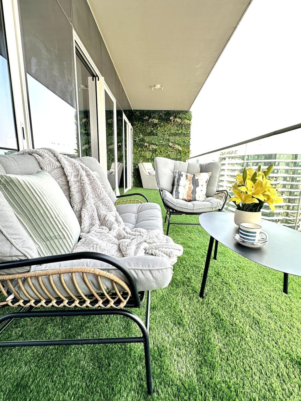 Luxury 2BR with Dubai Canal View Near Burj Khalifa Apartment in Dubai