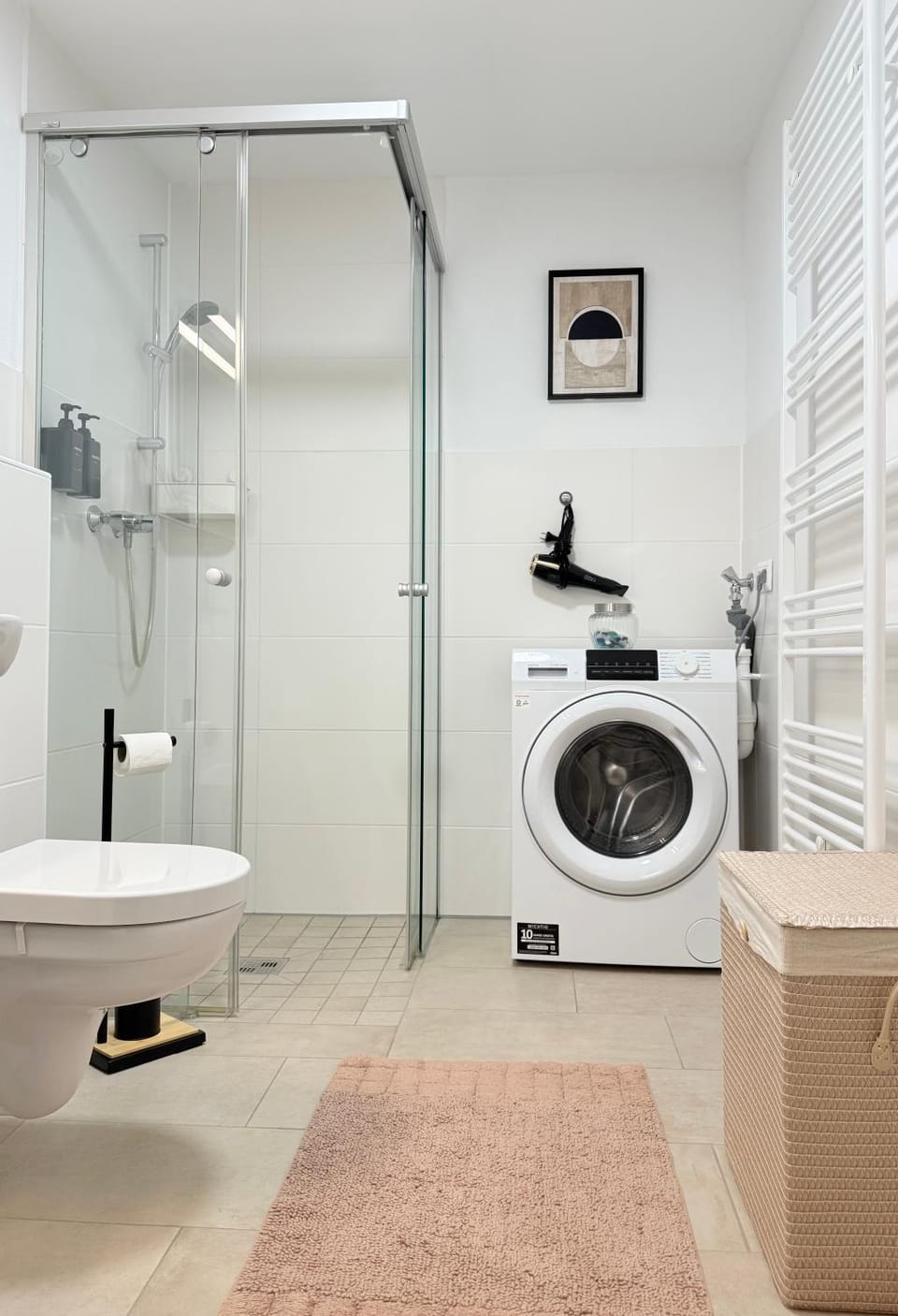 Shower, Toilet, Bathroom, towels, washing machine
