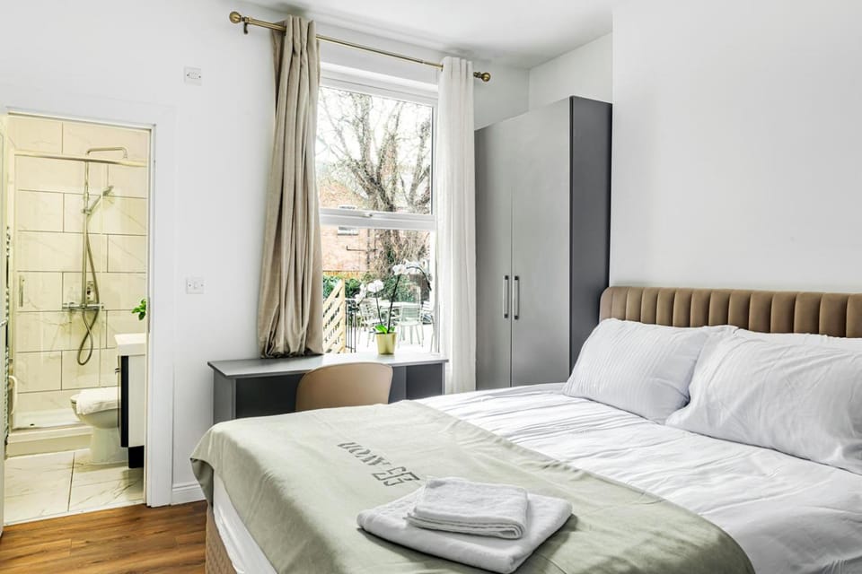 Bed, Photo of the whole room, Bedroom, towels, wardrobe