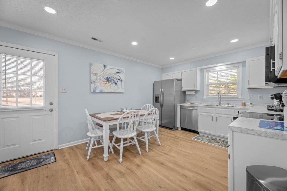 Kitchen or kitchenette, Dining area, dishwasher, oven, stove, toaster