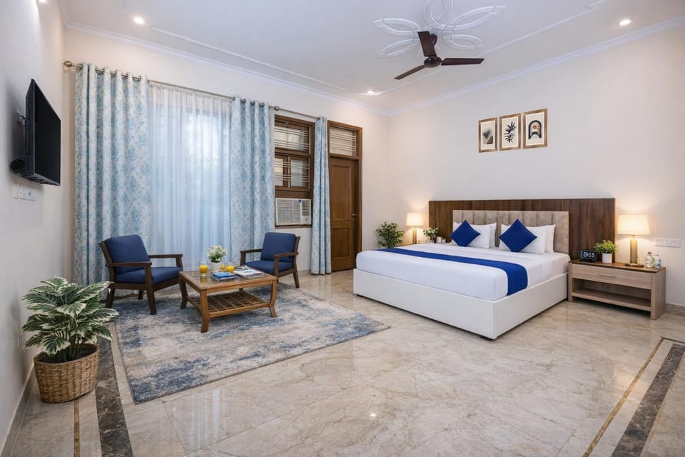 Bed, Photo of the whole room, Seating area, Bedroom, fireplace