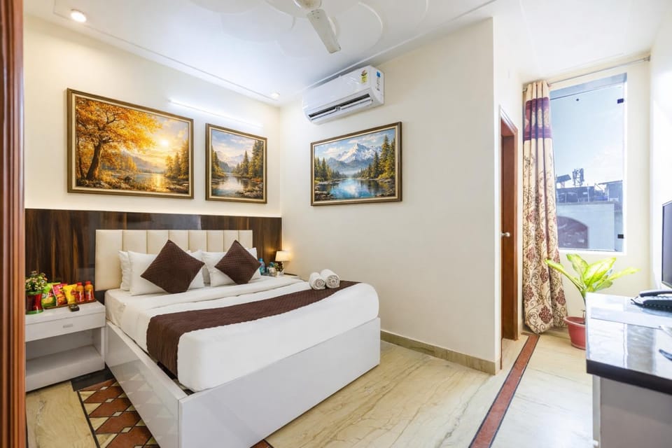 Bed, Living room, Photo of the whole room, Seating area, Bedroom, air conditioner