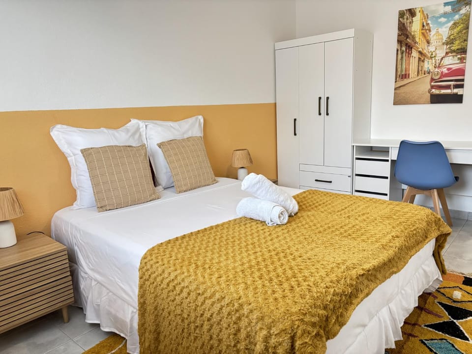 Bed, Photo of the whole room, Seating area, Bedroom, wardrobe