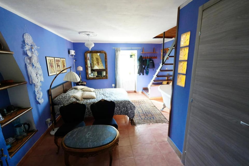 Photo of the whole room, Bedroom