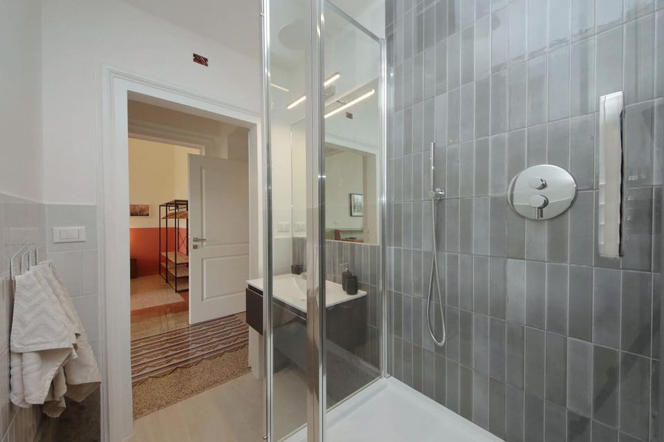 Shower, Bathroom, towels