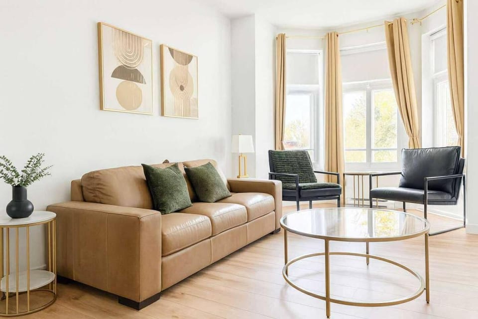 Newly Renovated - Grande-Allée - 3BR, 5 Beds Apartment in Quebec City