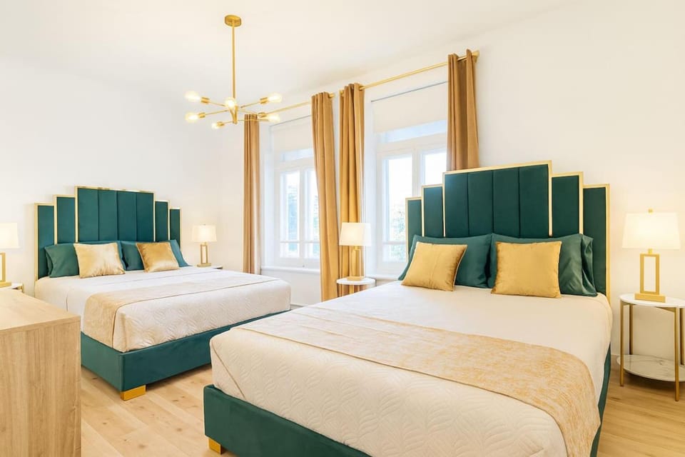 Newly Renovated - Grande-Allée - 3BR, 5 Beds Apartment in Quebec City