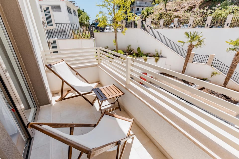 Balcony/Terrace, sunbed