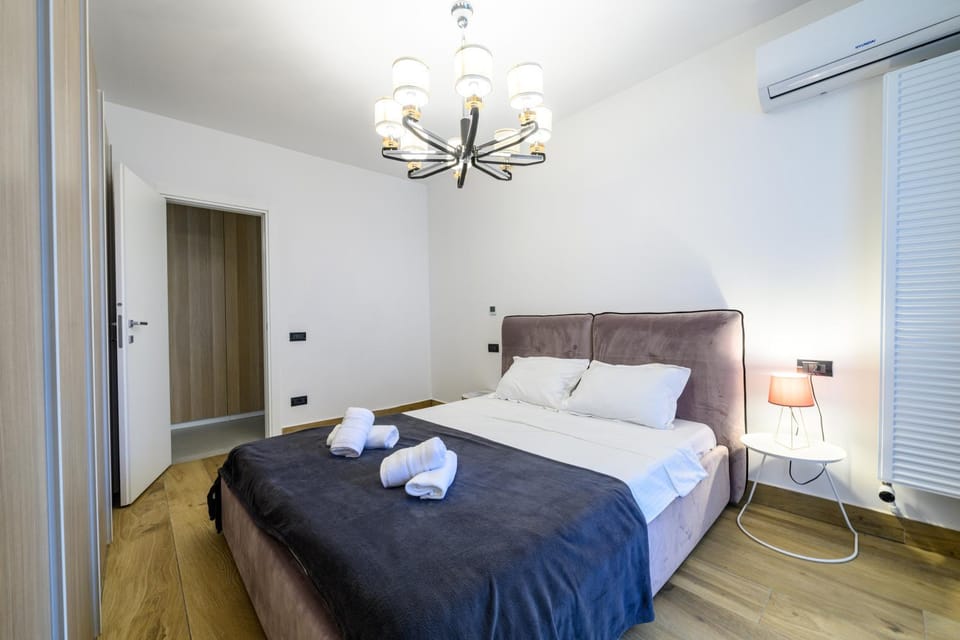 Bed, Photo of the whole room, Bedroom, towels, wardrobe, air conditioner