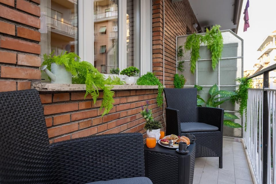 Property building, Day, View (from property/room), Balcony/Terrace, Living room, Seating area, Floor plan, Garden view