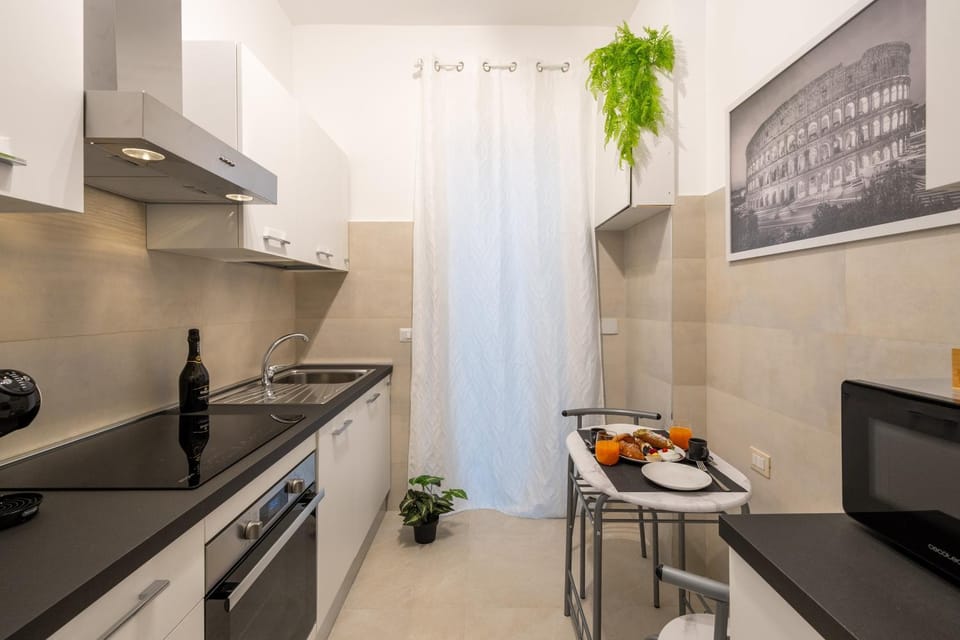 Coffee/tea facilities, Balcony/Terrace, Kitchen or kitchenette, Dining area, Non alcoholic drinks, dishwasher, microwave, oven, stove, toaster, kitchen