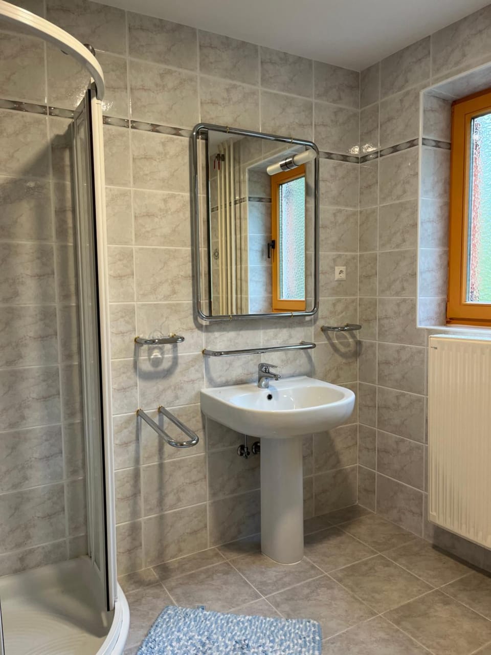 Shower, Bathroom, towels