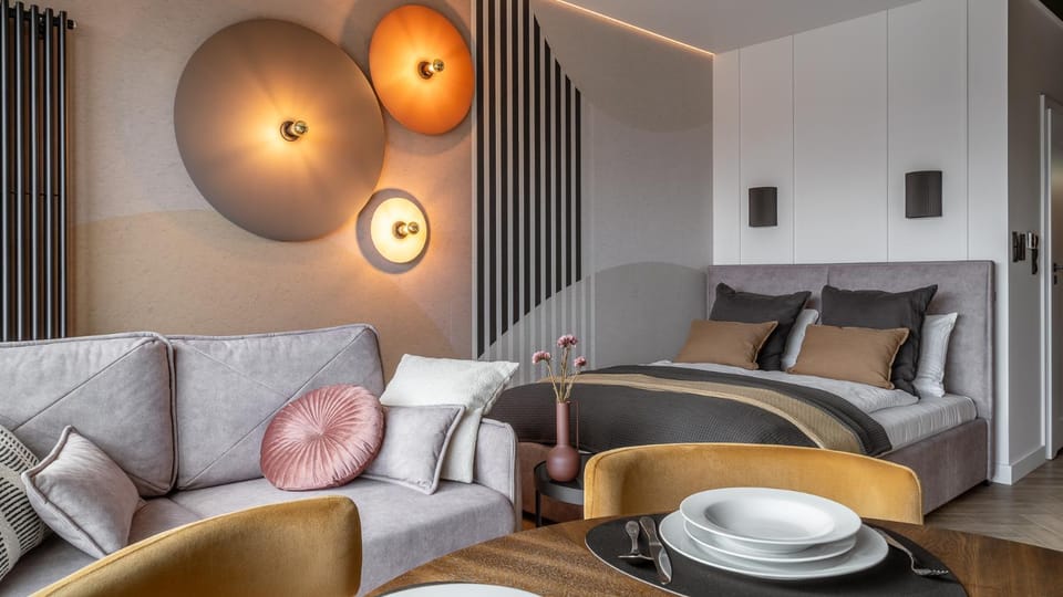 Bed, Seating area, Bedroom