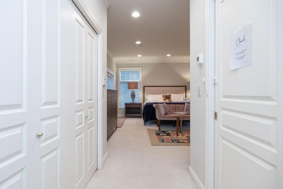 Prime Richmond Stay 10 min to YVR & Steveston Apartment in Richmond