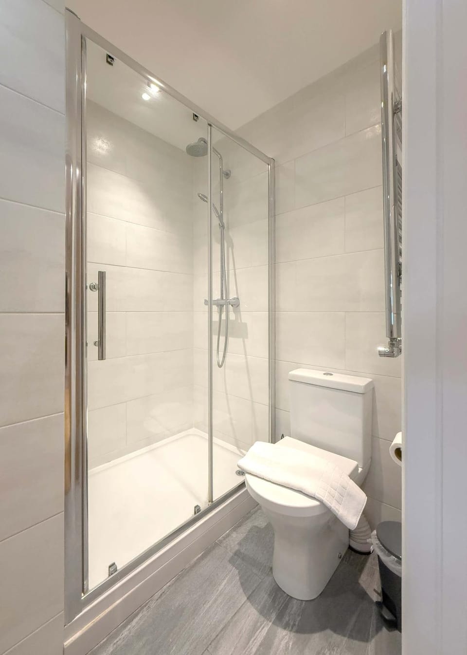 Shower, Toilet, Bathroom, towels