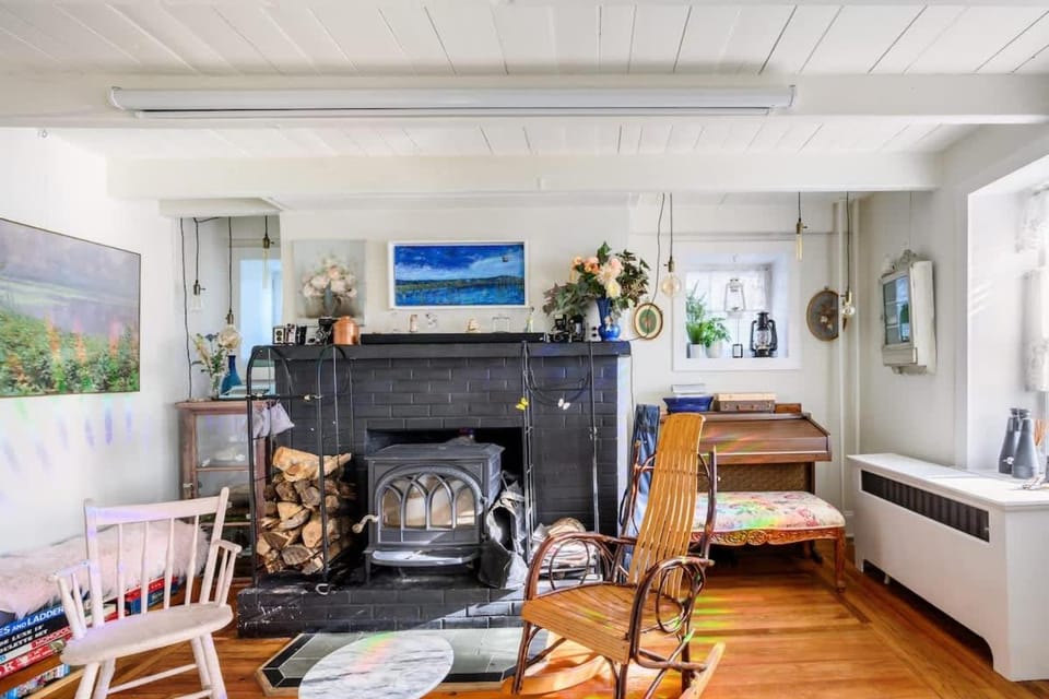 Charming & Whimsical Historic River Home House in Jersey Shore