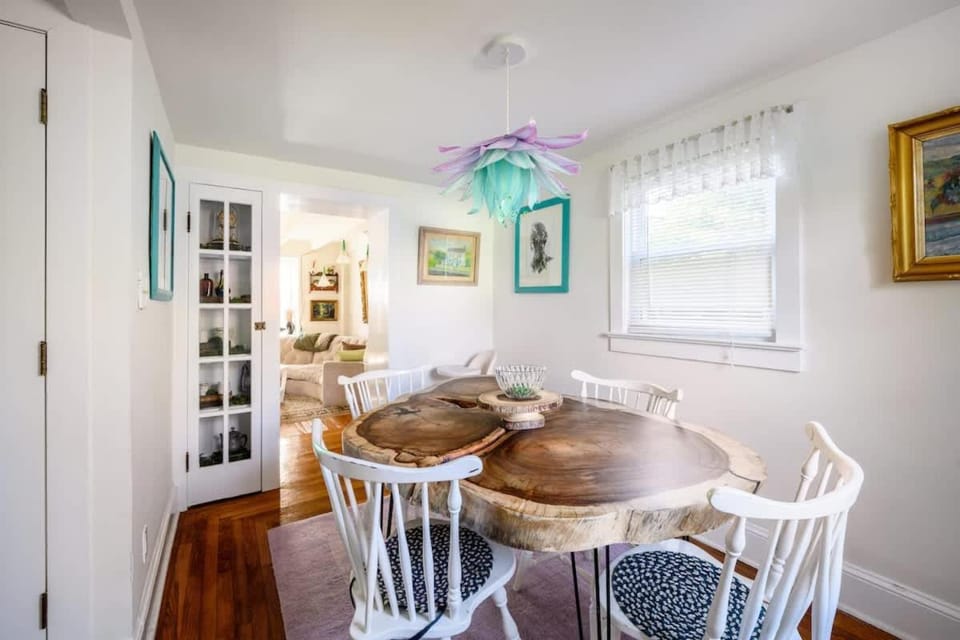 Charming & Whimsical Historic River Home House in Jersey Shore