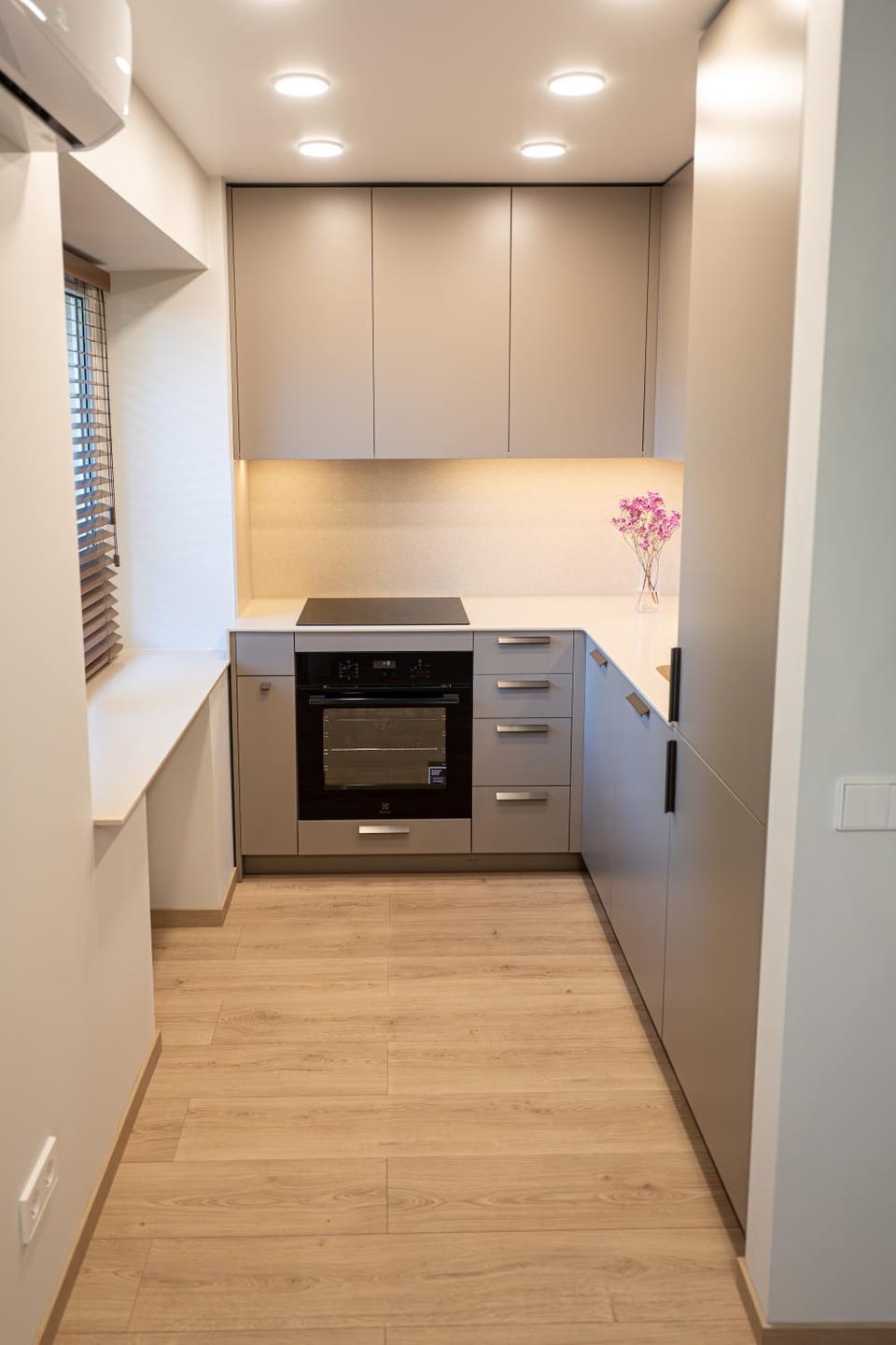 Kitchen or kitchenette, stove