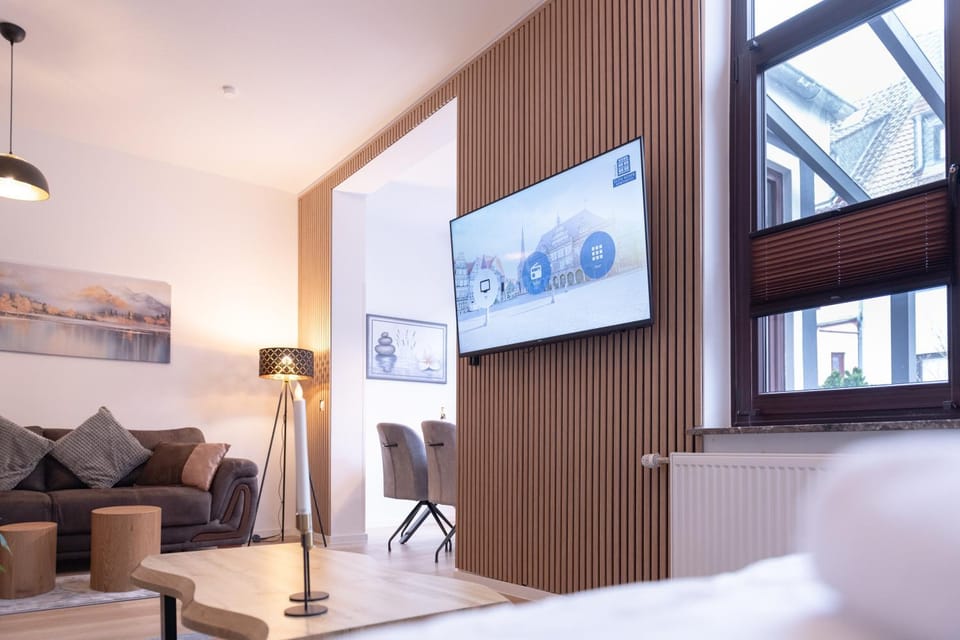 Communal lounge/ TV room, Bed, TV and multimedia, Living room, Photo of the whole room, Seating area, Evening entertainment, Bedroom