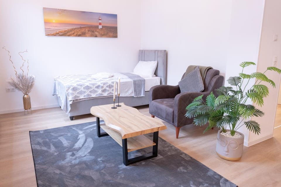 Bed, Living room, Photo of the whole room, Seating area