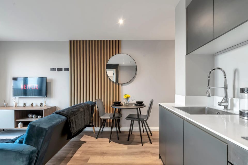TV and multimedia, Kitchen or kitchenette, Living room, Seating area, Dining area