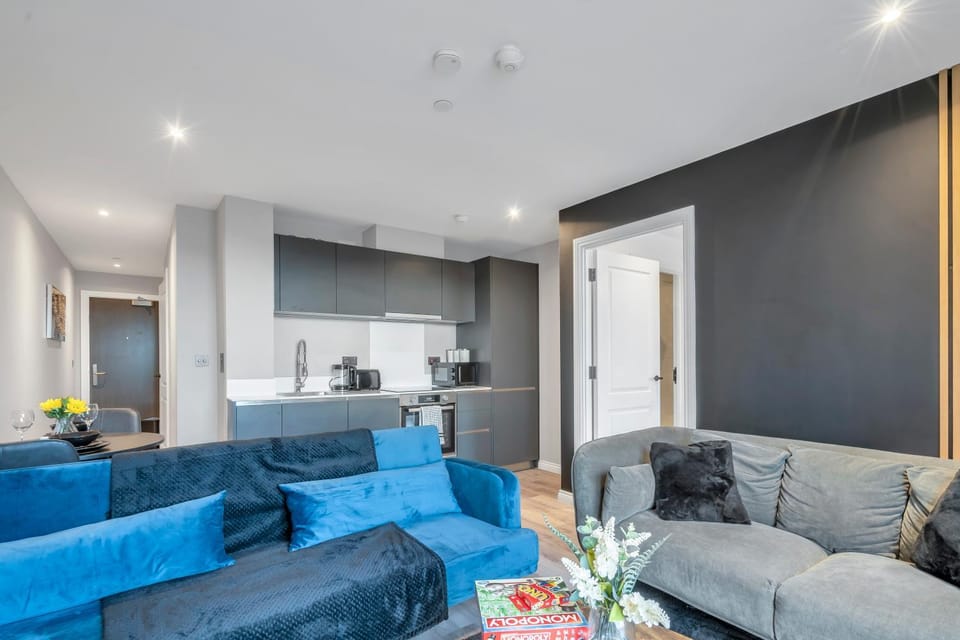 Kitchen or kitchenette, Living room, Seating area, Dining area