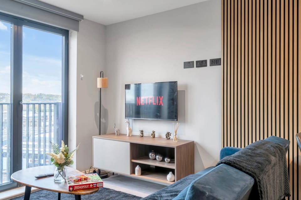 Communal lounge/ TV room, TV and multimedia, Living room, Seating area, Evening entertainment