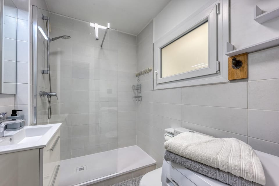 Shower, Bathroom, towels