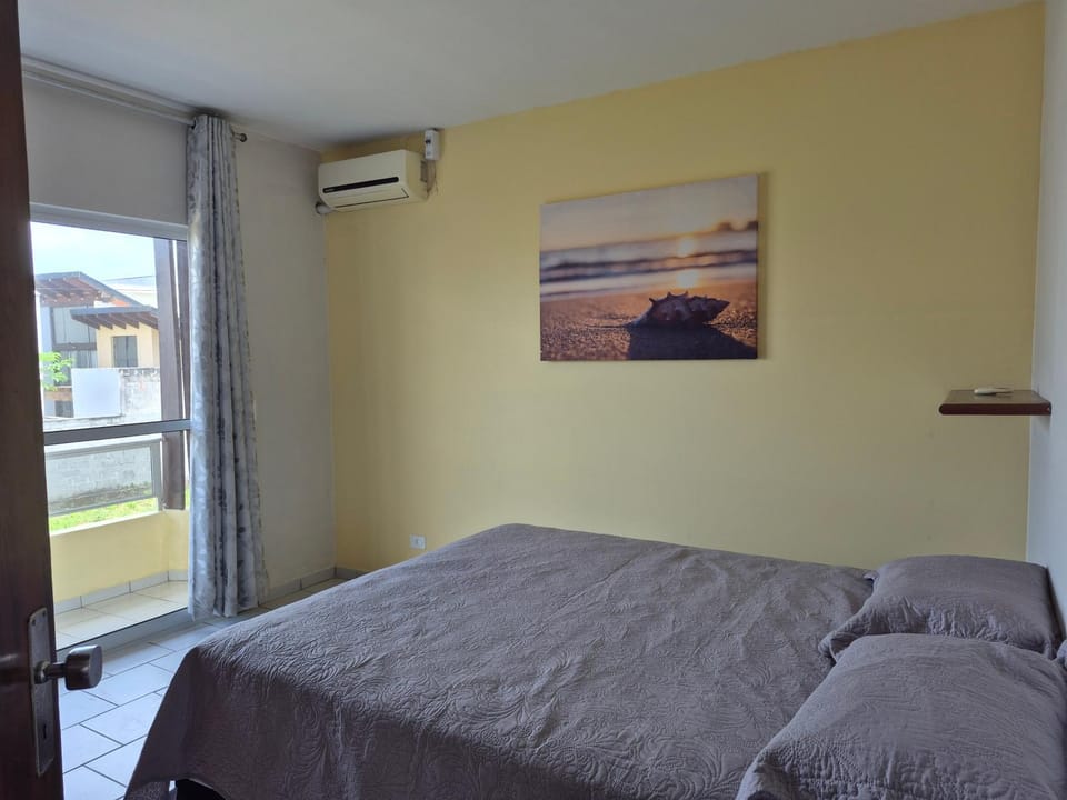 Sobrado 2, pé na areia, localização privilegiada House in Guaratuba