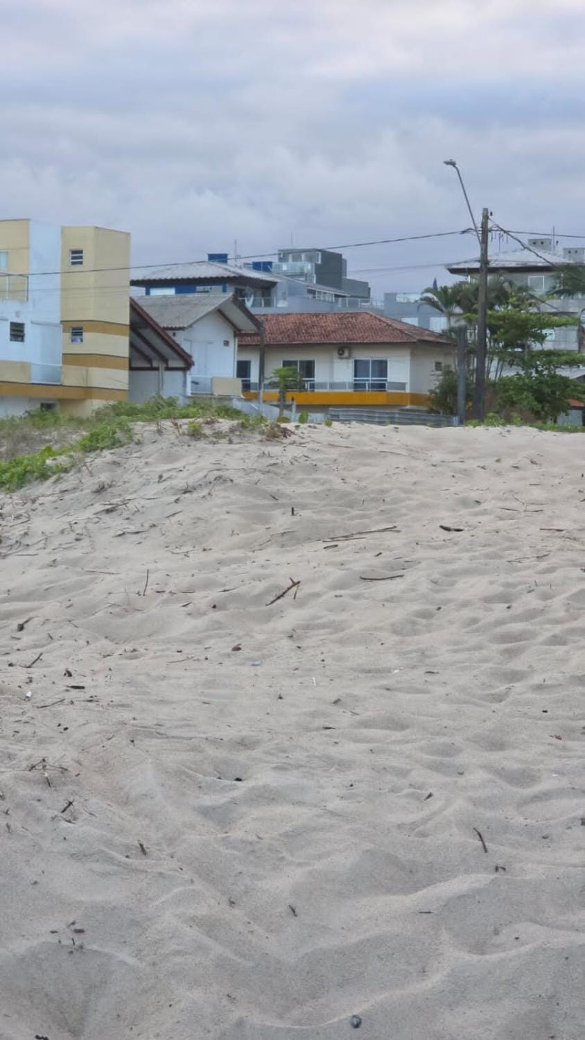 Sobrado 2, pé na areia, localização privilegiada House in Guaratuba