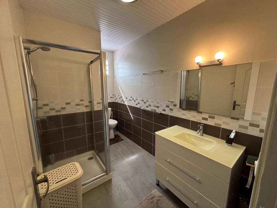 Shower, Toilet, Bathroom