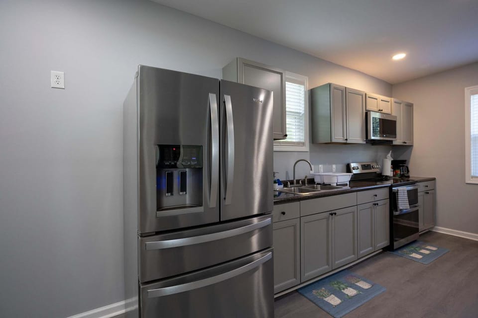 4 Min to Downtown - 11 to Elon - Washer and Dryer House in Burlington
