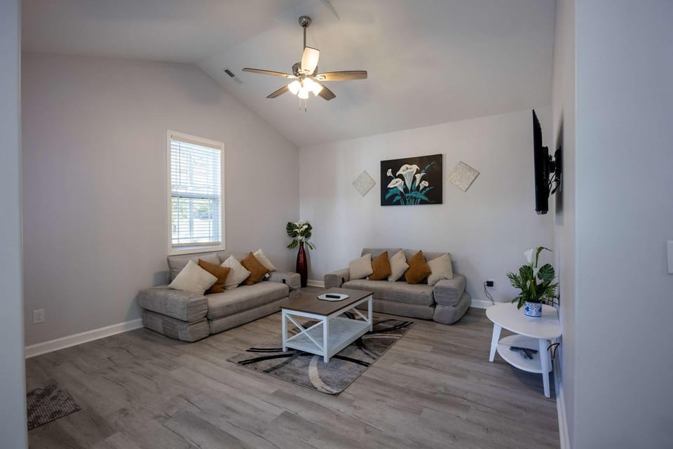 2 Min to Downtown - 9 to Elon - Fast Wi-Fi House in Burlington